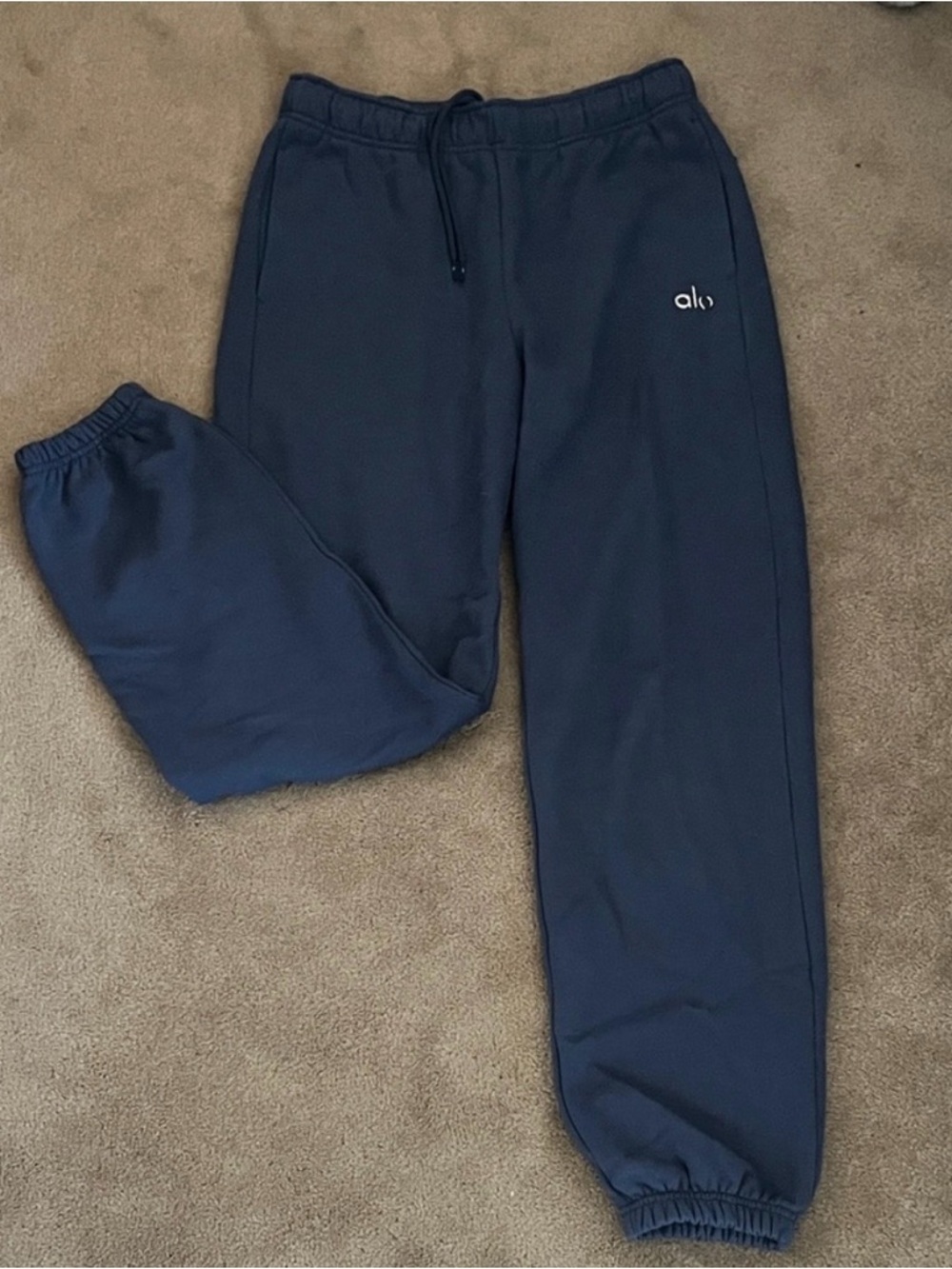 ALO Yoga Women's Accolade Sweatpants black